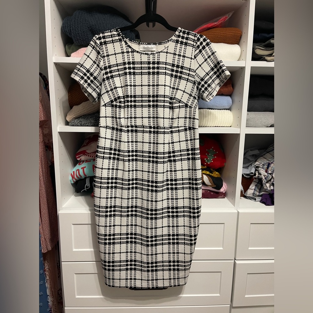 Motherhood dress size medium